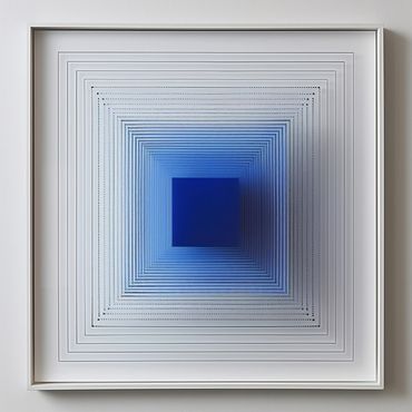 instalación de arte, arte contemporáneo, paneles transparentes, tonos azules, efecto visual,