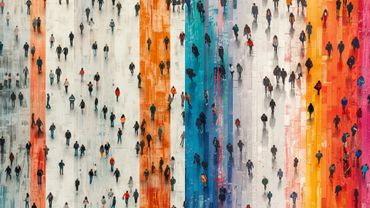 Colores Urbanos” es una obra vibrante que combina elementos de la vida urbana con un retrato moderno. El lado izquierdo muestra personas caminando frente a un muro de colores cálidos y fríos, mientras el lado derecho presenta un rostro estilizado con líneas y tonos brillantes.