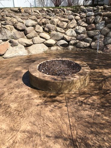 Circular poured in place fire pit, Natural gas, with copper glass