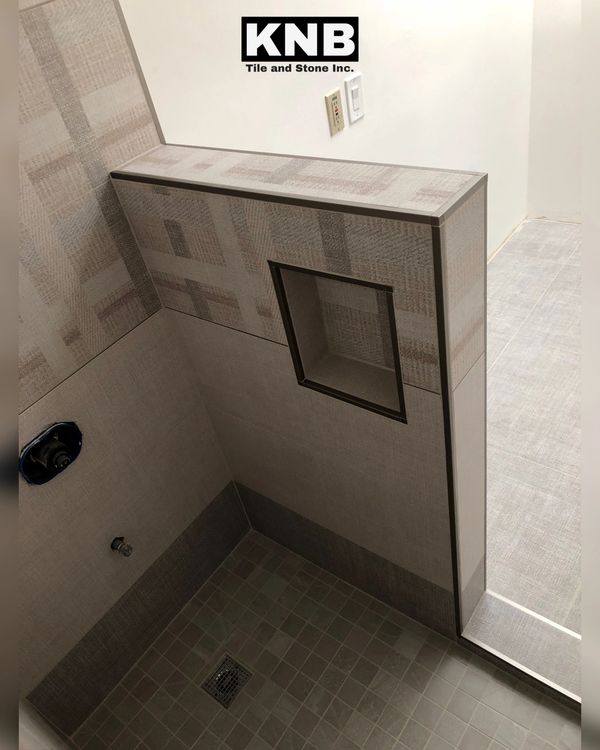 Shower niche