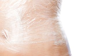 Los beneficios son efectos inmediatos de hidratación y rejuvenecimiento