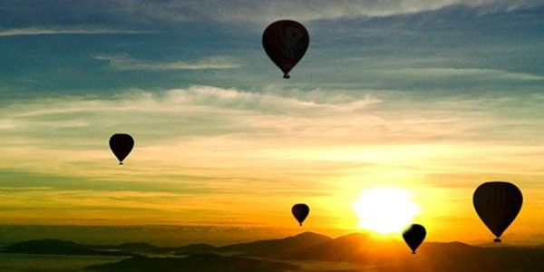 Travel
Hot air balloons
Sunset
Summer heat
Relaxing