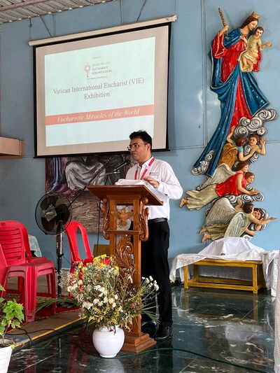 Founder, Gaurav Patole sharing his Eucharistic witness at MHOC, Naigaon East, Vasai Taluka, 2023.