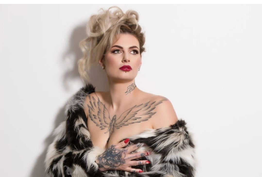 Photo credit Justin Harris photography 
Hair and Make-up Maya Jasinska HMUA 
Boudoir