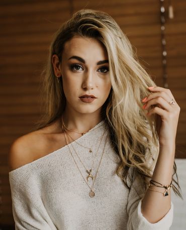 Jewellery 
Branding photo session
Small business
Maya Jasinska MUAH
Headshots
Photographer