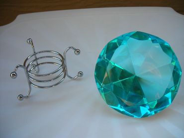 Diamond with stand