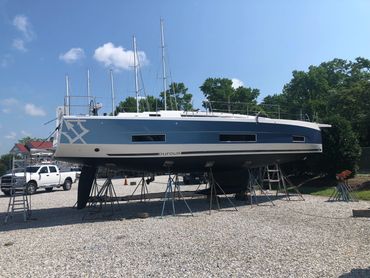Avery Supreme Sail boat wrap applied above water line.