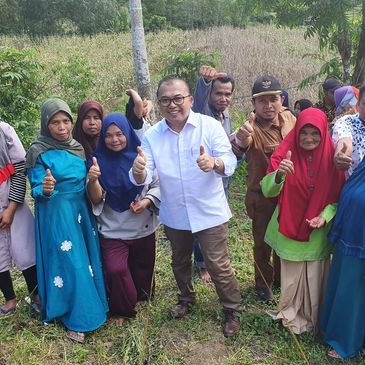 Muhammad Rahmad bersama masyarakat di Halaban