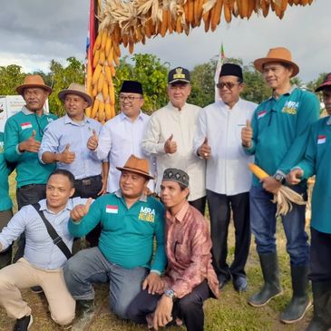 Muhammad Rahmad bersama Prof Ganefri, Rektor UNP