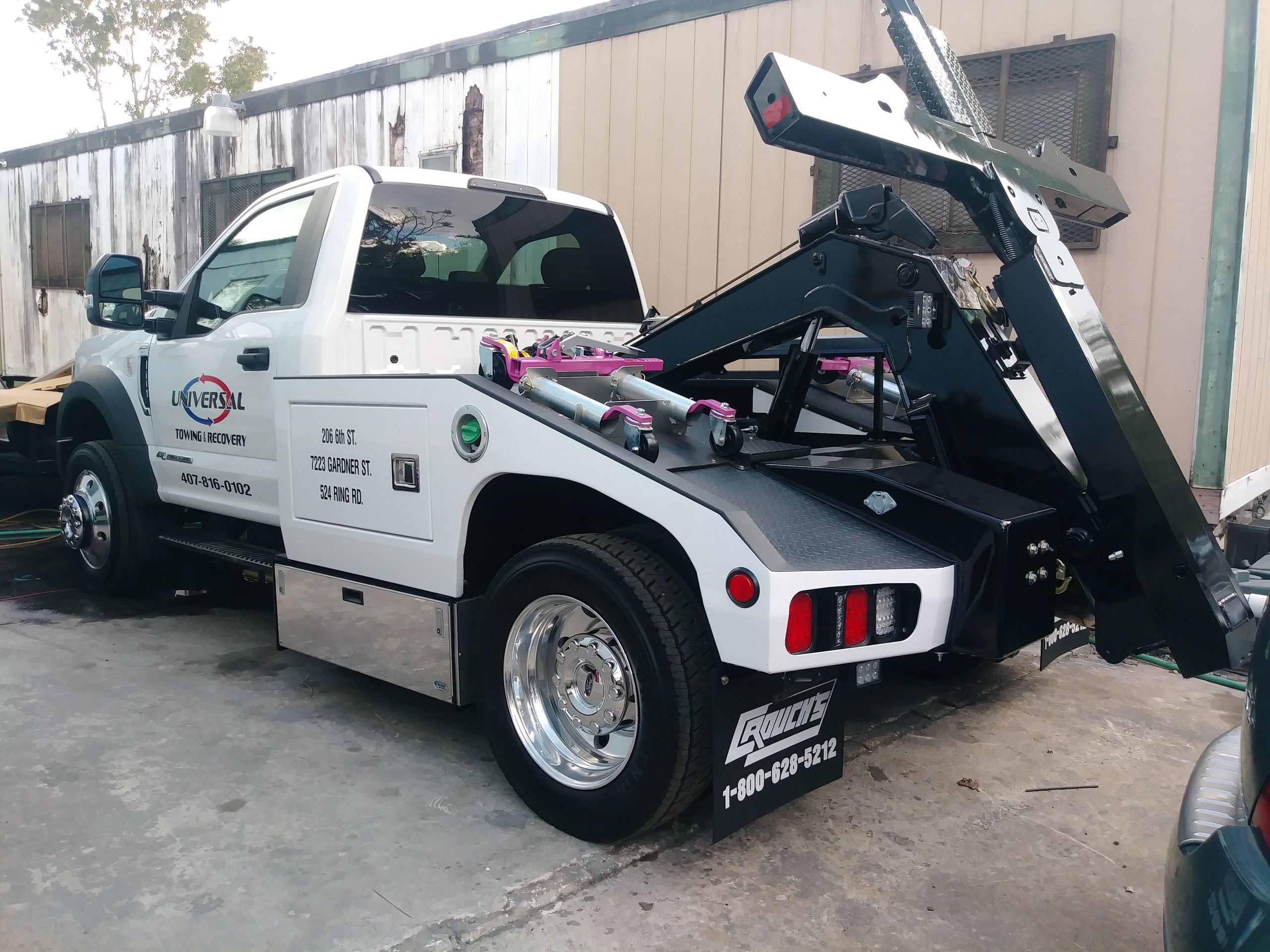 Universal Towing Recovery