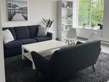 Hanna Watkins Psychotherapy office
Individual and couples counselling
Waterdown ON
Online therapy