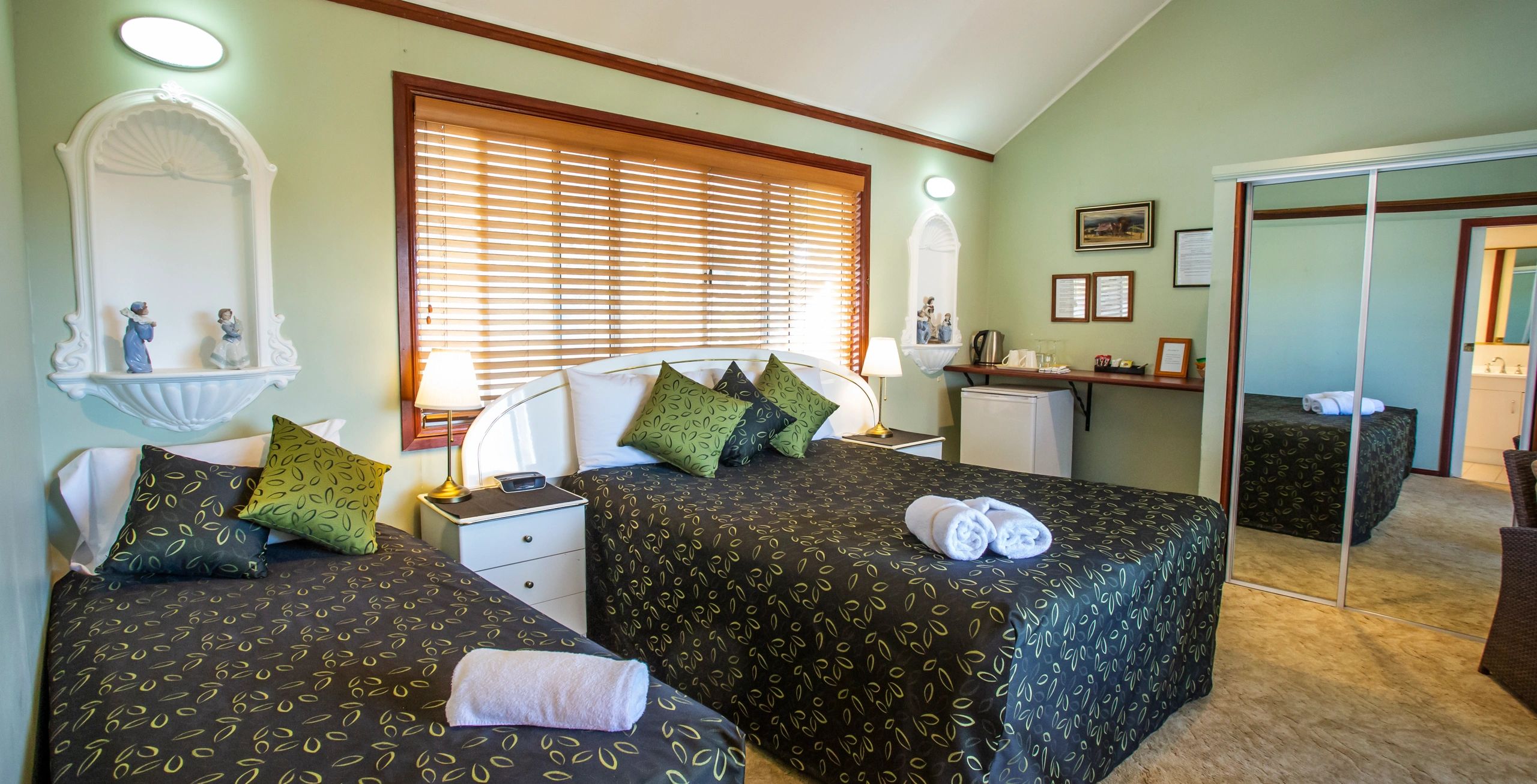 Ainslie Manor Redcliffe Accommodation Bed And Breakfast