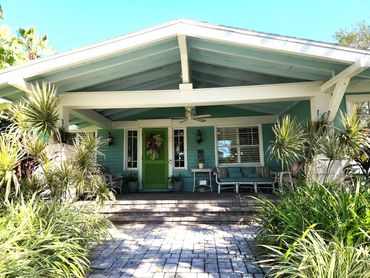 South Tampa home decorated for Gasparilla