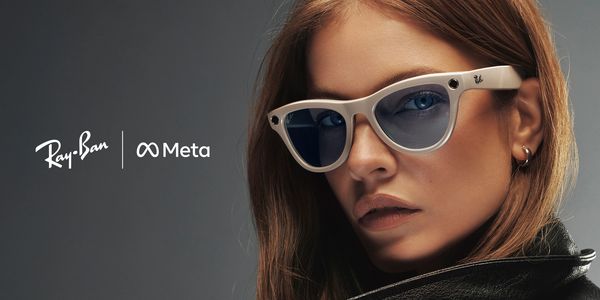 Lady wearing white Ray-Ban Meta Skyler gen 2 with transition lenses