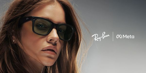 Lady wearing Ray-Ban Meta Wayfarer gen 2 with transition lenses