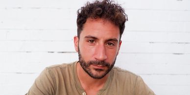Man in his 30s, illustrating a testimonial for sextasy's relationship and sex coaching