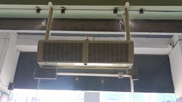 AIR CURTAIN SIZE -3 FEET INSTALLED WITH DOOR SENSOR WITH CHANNELS IN FRONT OF GLASS ABOVE GLASS DOOR