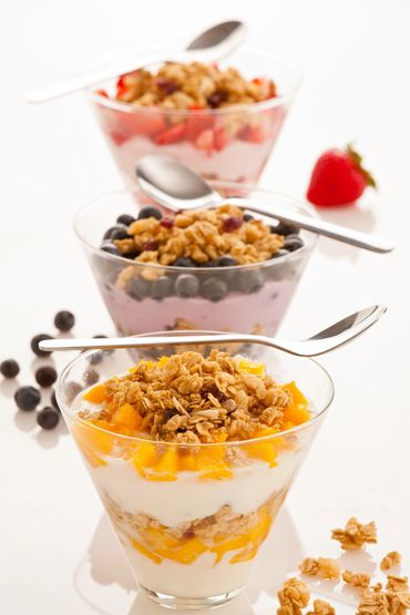 food photography yogurt and granola,