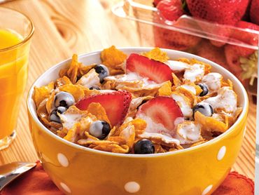 Cornflakes Cereal with blueberries,strawberries