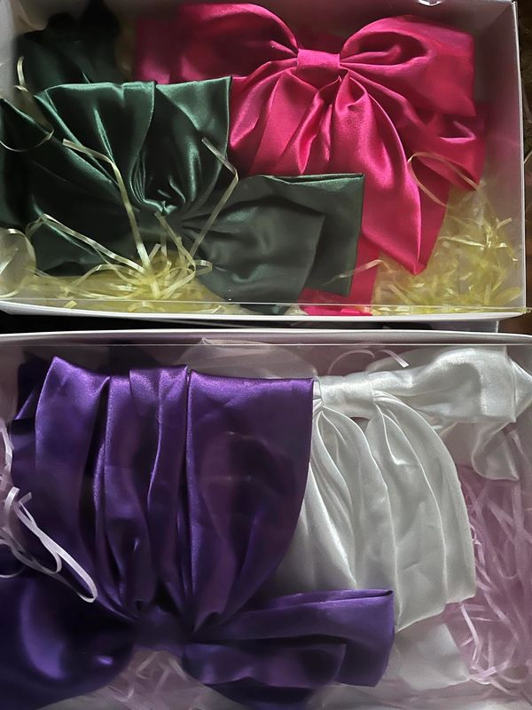 THE JOY BOWS: 8 inch bows