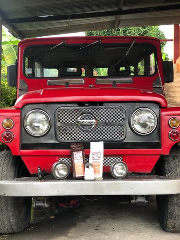 Jeep Nissan antiguo con bolsas de Café Hacienda Las Granjas.