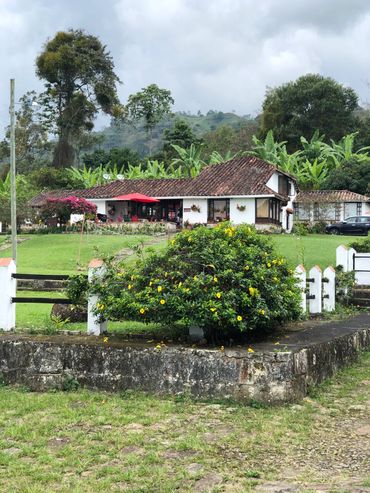 Casa cafetera colombiana en Mesitas del Colegio, Cundinamarca. Hacienda Las Granjas.