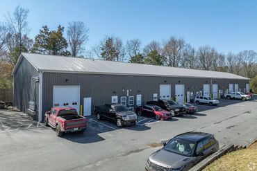 Multi-tenant small bay industrial in Charlotte, NC