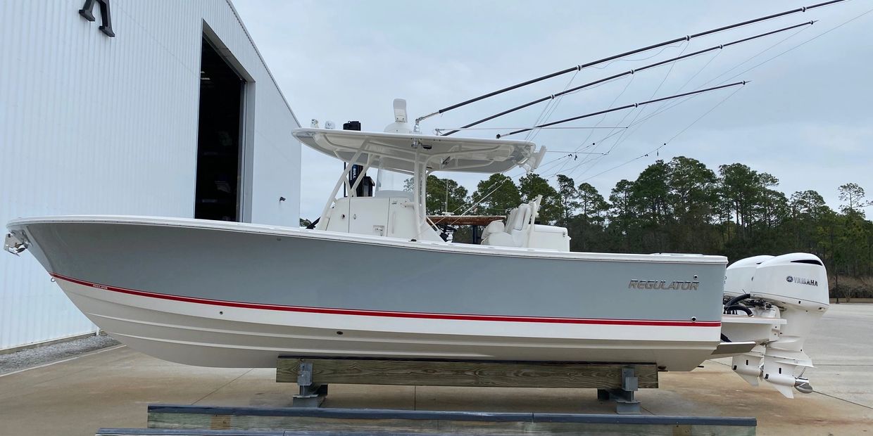 2018 Regulator 31 boat for sale
