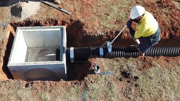 Connecting pipe to drainage box