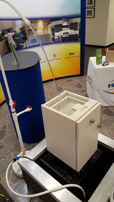 POLYMER CABINET IN A WATER DISPLAY