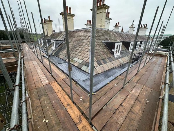 trusted scaffold contractors to work on listed building in east sussex Grade 1 & 2 compton place
