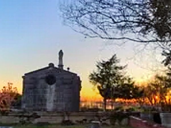 Sunset view of the Mississippi River from the Learned Mausoleum.
