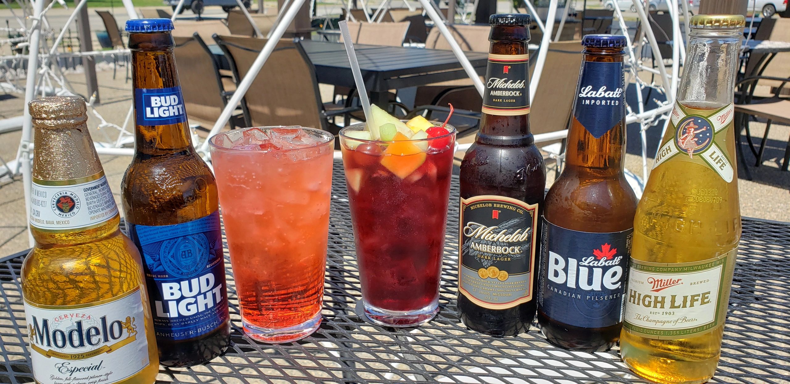 How are the Outdoor Heated Igloos at Four Star Grille?