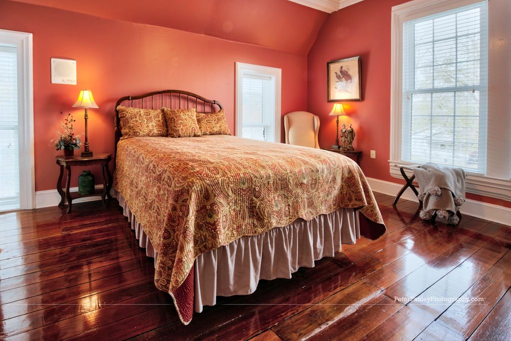 A picture of the Orange Suite at Eufaula, Alabama's bed & breakfast.