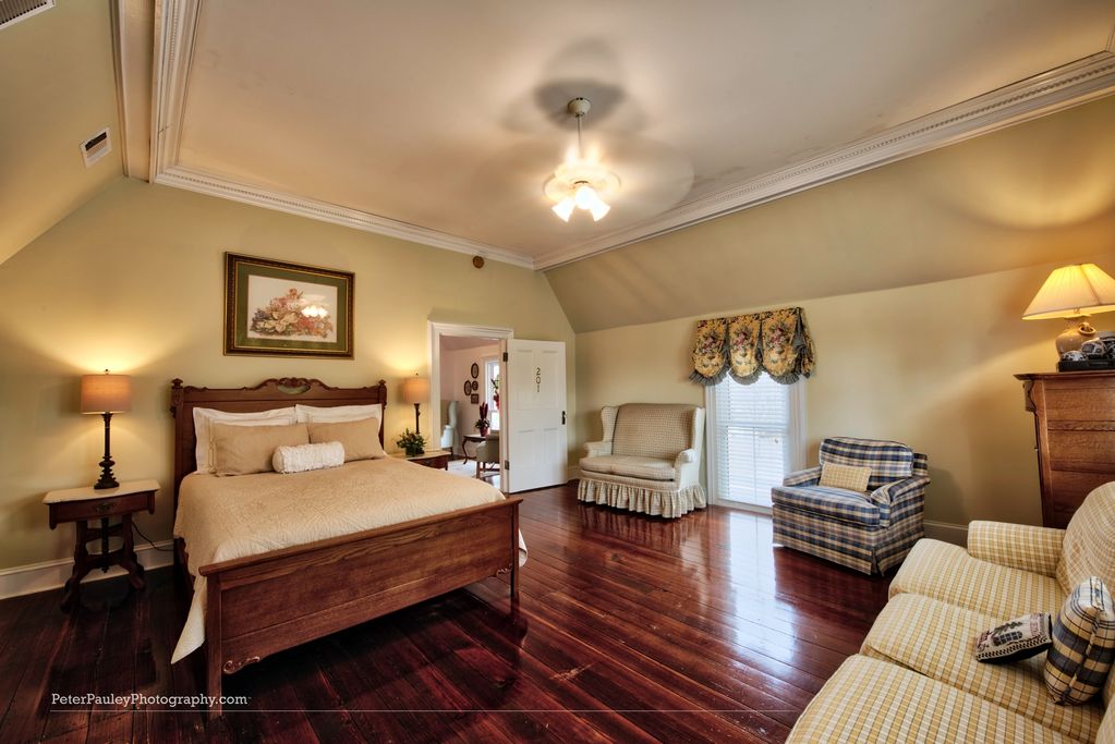 A photo of the Randolph Suite located in the bed & breakfast Eufaula House on Barbour.