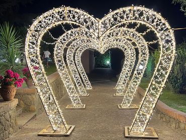 Tunnel matrimoniale composizione 4 cuori, colore oro, lunghezza - 10m, altezza 2,5m, larghezza - 3m