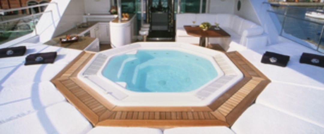Hot tub on the outside deck of a yacht