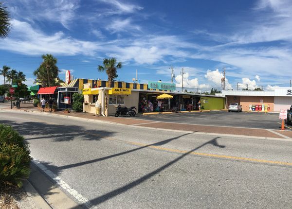 Lobster Pot & Donut Shop on Siesta Key