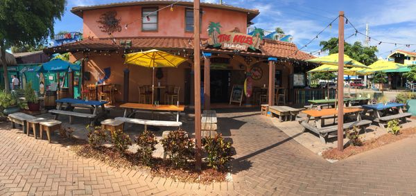 The Hub Bar & Grill in the middle of Siesta Key Village