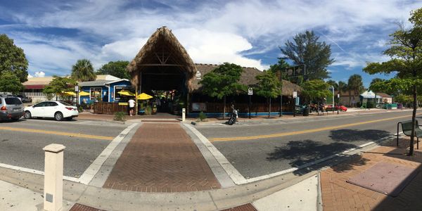 Gilligan's Island Bar & Restaurant and Mojo Risin Coffee Shop on Siesta Key, Fl