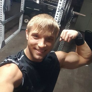 Talon Woolsey WCF Personal Trainer Training in Fort Smith, Arkansas Instagram World Class Fitness