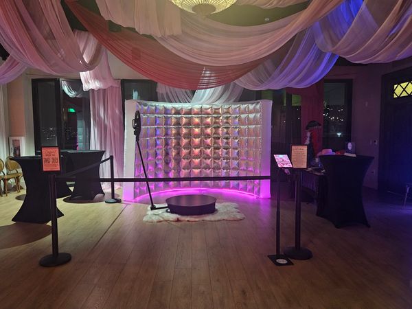 Beautiful 360° Video Booth Room