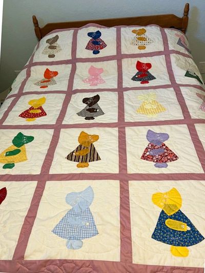 Completed full size Sunbonnet Sue quilt. 