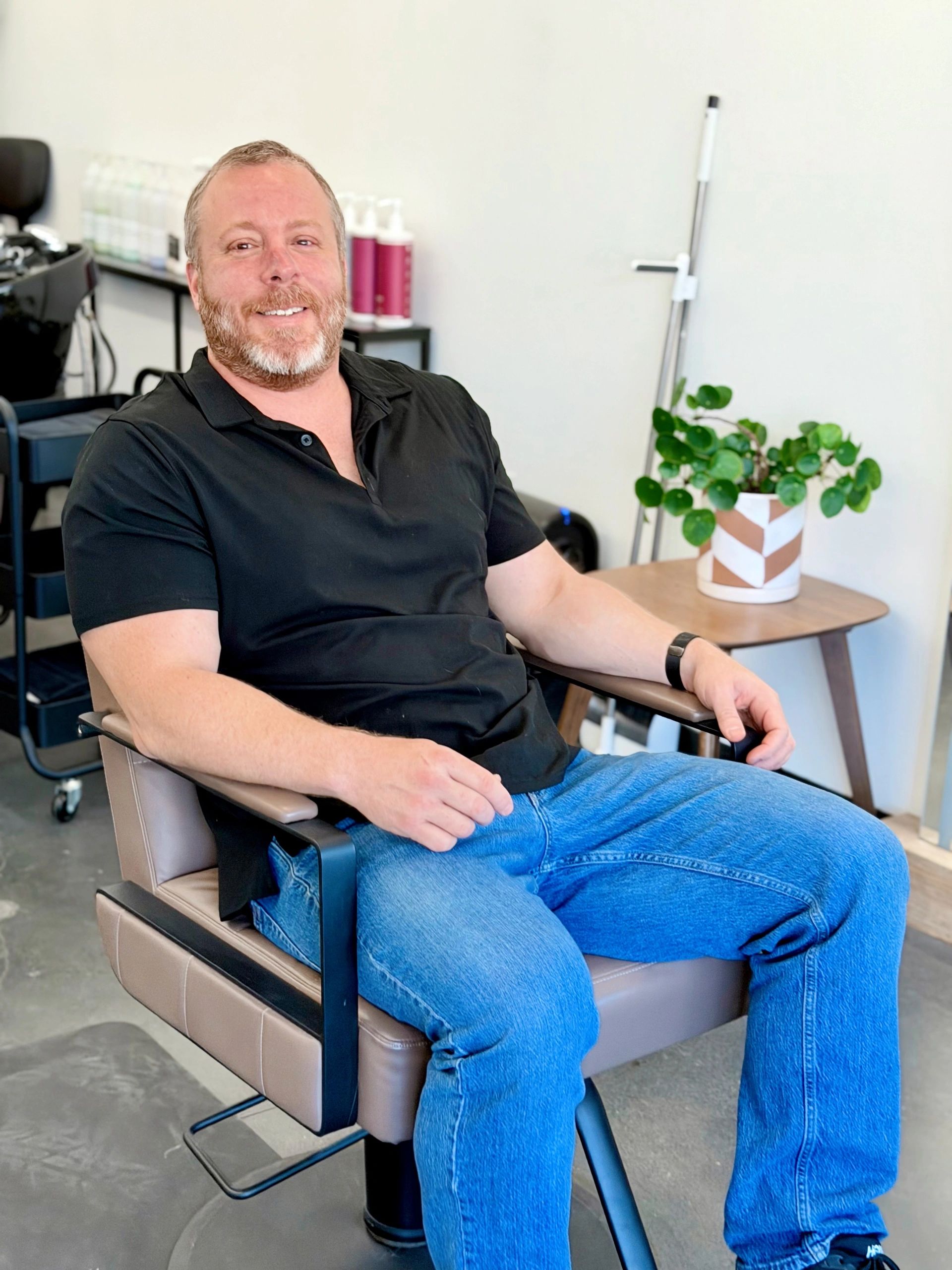 an Army veteran and hairstylist with over a decade of experience. I love understanding why things wo