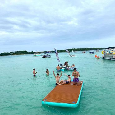 Crab Island Tailfins Tiki Tour Cruisi tiki