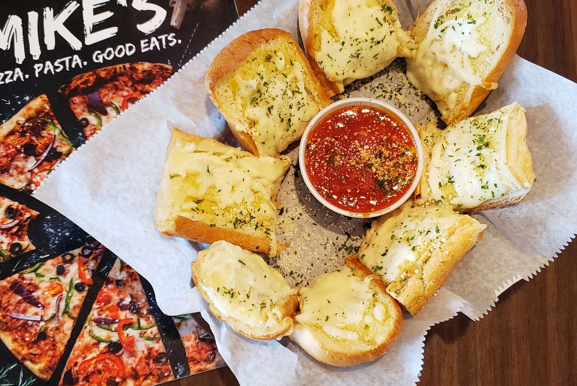 great cheese bread with marinara