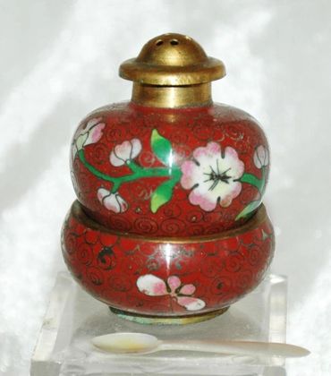 Chinese Cloisonné Individual Open Salt and Pepper Shaker with Mother of Pearl Spoon