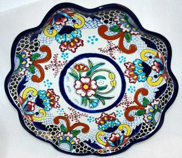 TALAVERA HAND PAINTED WALL Undulated PLATE FROM PUEBLA, MEXICO 11.5" BY PEDRO TECAYEHUATL