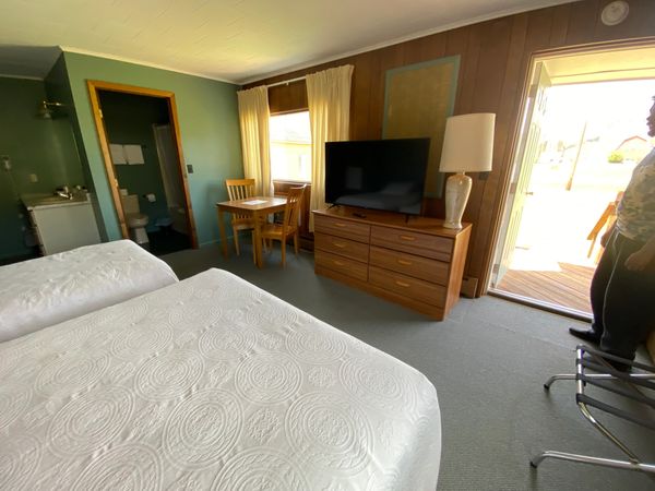 Clean, comfortable rooms at the Laurelwood Inn, Motel and Steakhouse in Coudersport Pennsylvania. Po