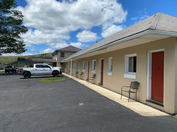 Clean, comfortable rooms at the Laurelwood Inn, Motel and Steakhouse in Coudersport Pennsylvania. Po
